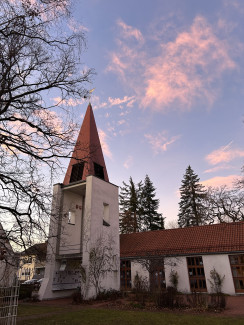 Kirchturm im Innenhof