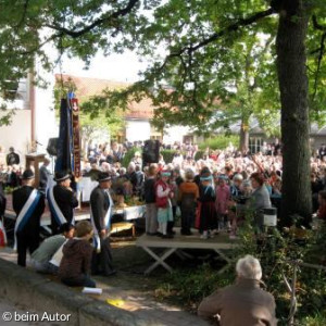 Festgottesdienst im Innenhof bei der Turm- und Glockeneinweihung am 27. September 2009