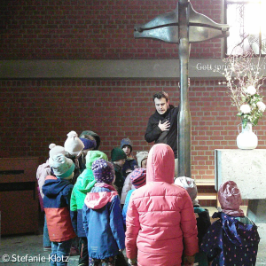 Andacht in der Kirche