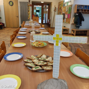 gemeinsames Erntedank Frühstück im Kinderhaus